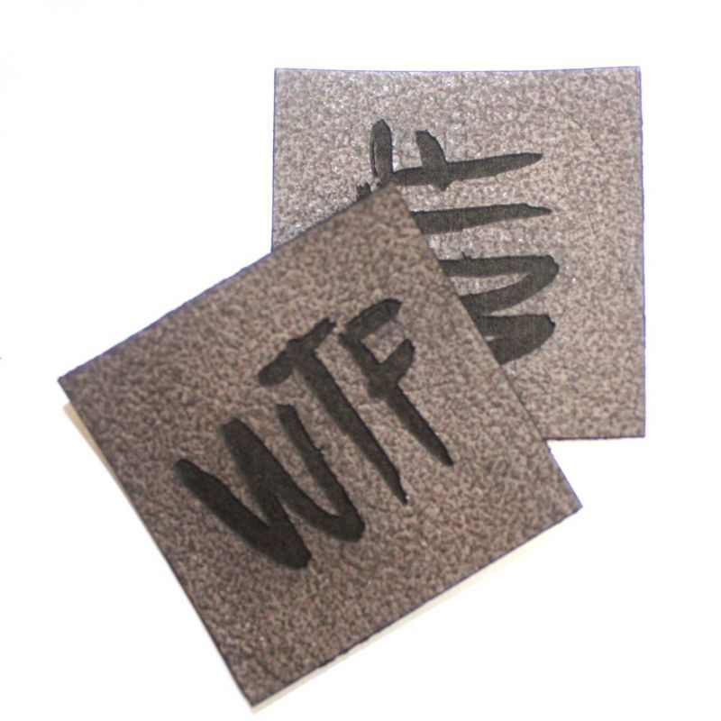 Koženkový štítek gravír - " WTF " vyrobeno v EU