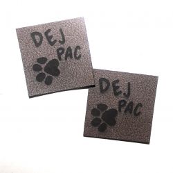 Koženkový štítek gravír - "DEJ PAC " - varianty | "DEJ PAC " - světlý, "DEJ PAC " - tmavý