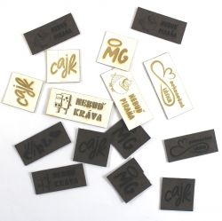 Koženkový štítek gravír - "srdíčko" imitace knoflík - varianty vyrobeno v EU