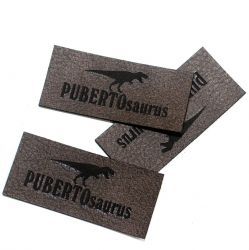 Koženkový štítek gravír - "pubertosaurus " - varianty - "pubertosaurus " - tmavý vyrobeno v EU
