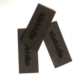Koženkový štítek gravír - "zlobidlo "- varianty - "zlobidlo " - tmavý vyrobeno v EU