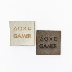 Koženkový štítek gravír - "GAMER 1"- varianty | "GAMER 1" - světlý, "GAMER 1" - tmavý