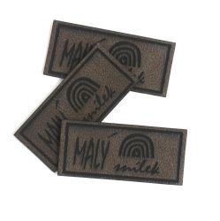 Koženkový štítek gravír - "MALÝ snílek " - varianty - "MALÝ snílek " - tmavý vyrobeno v EU