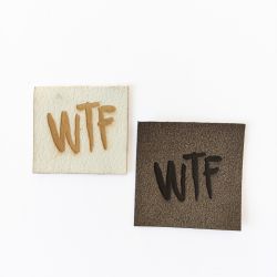 Koženkový štítek gravír - " WTF "- varianty | " WTF " - světlý, " WTF " - tmavý