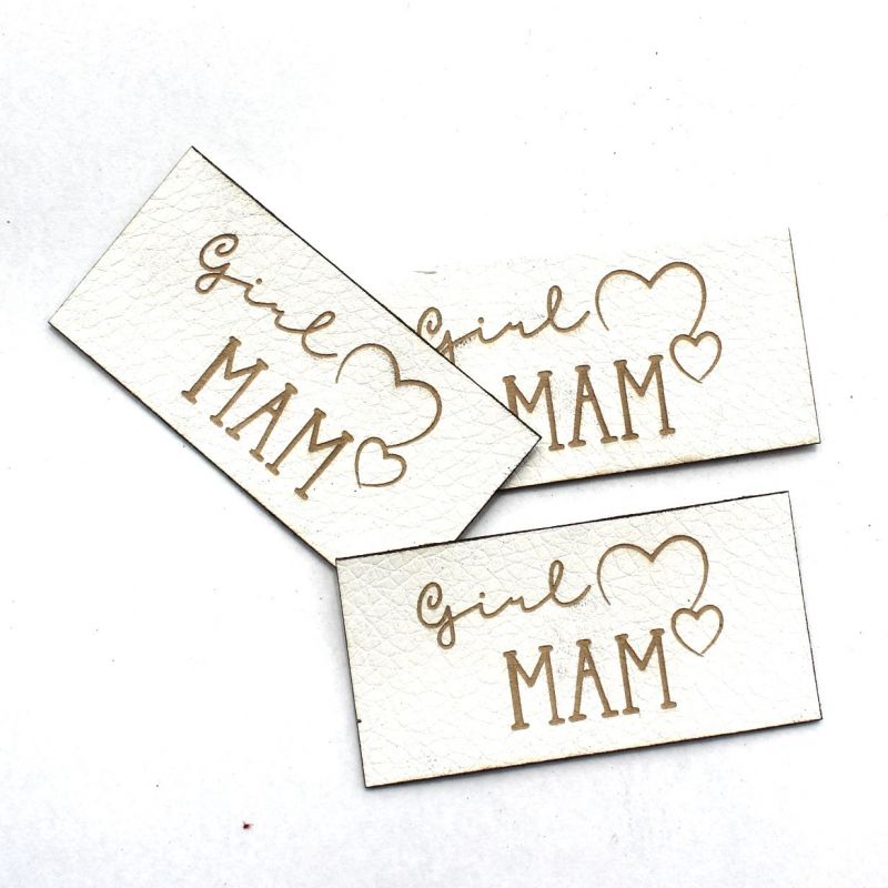 Koženkový štítek gravír - " girl MAM" -varianty - girl MAM - světlý vyrobeno v EU